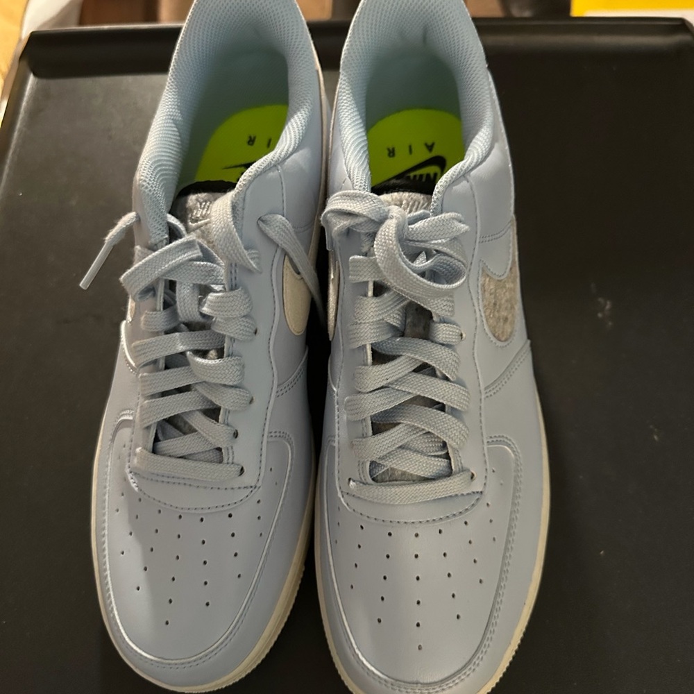 Nike Men's Light Blue Low-Top Sneakers